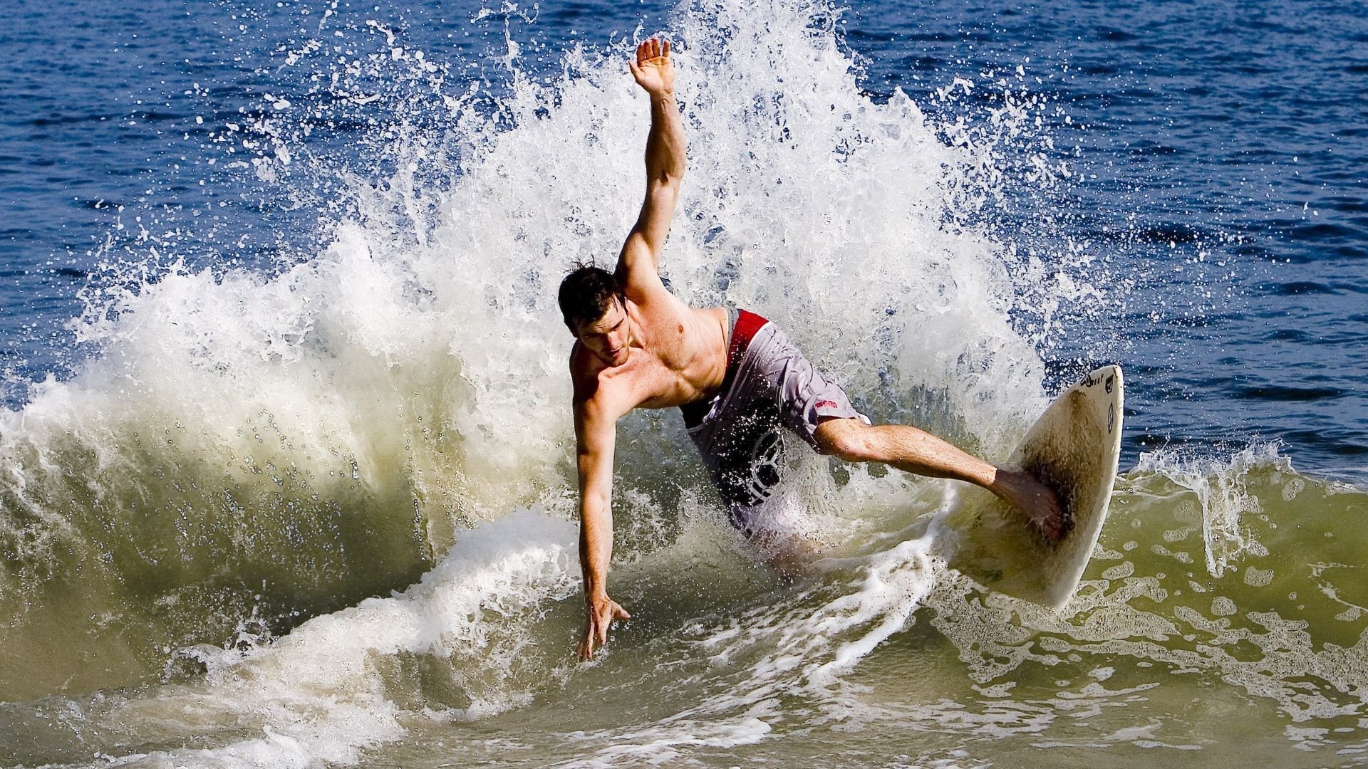 体育新闻教育内容改革与新媒体接轨路径，新媒体时代的体育新闻传播